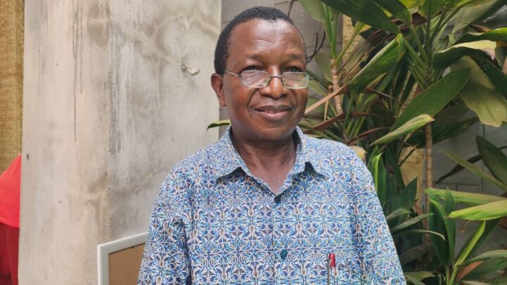 Mamadou Aliou Tché Diallo honoré : la voix emblématique de la RTG célébrée par la Maison de la Presse
