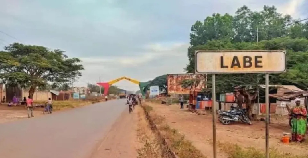 Labé : un homme surpris avec une présumée concubine par ses deux épouses