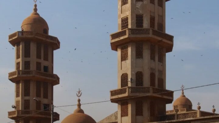 Burkina Faso : la Grande Mosquée sunnite de Ouagadougou fermée après des tensions liées à l’arrestation de l’imam Kindo Mohamed Ishaq