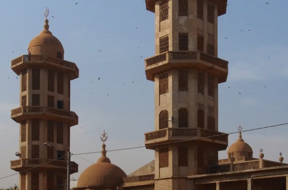 Burkina Faso : la Grande Mosquée sunnite de Ouagadougou fermée après des tensions liées à l’arrestation de l’imam Kindo Mohamed Ishaq