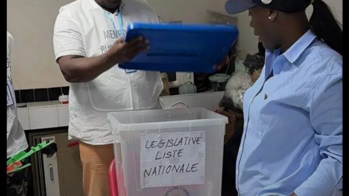 Élections en Guinée : faible affluence dans les bureaux de vote à Conakry
