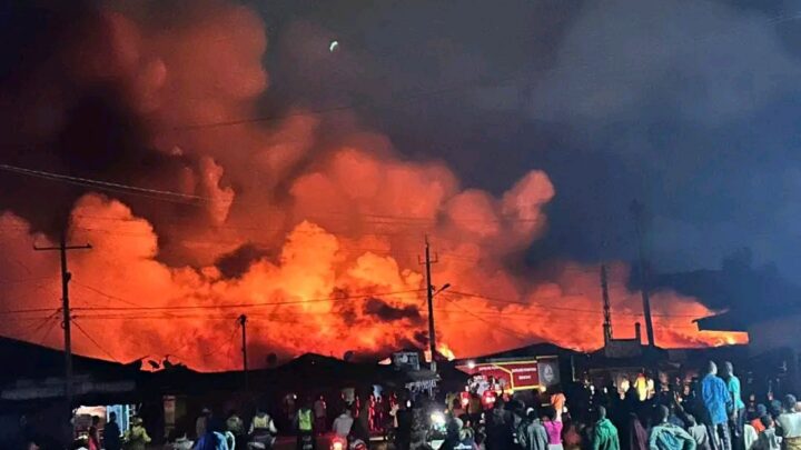 Incendie au grand marché de N&rsquo;Zérékoré : les sapeurs-pompiers mobilisés