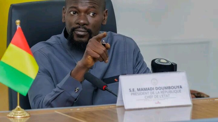 Guinée : Mamadi Doumbouya interdit l’exportation de l’or brut et impose le raffinage local