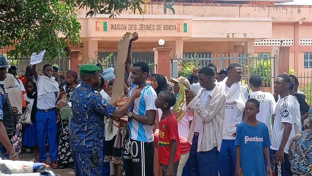 Mort de Mamadou Djouma Bah : le pouvoir sous pression, les condamnés pour fraude au BAC transférés à Conakry