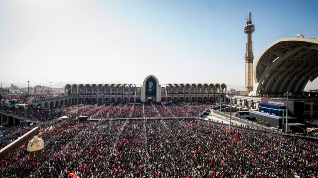 Iran : une foule immense à Téhéran pour le deuxième jour des funérailles d’État d’Ali Khamenei