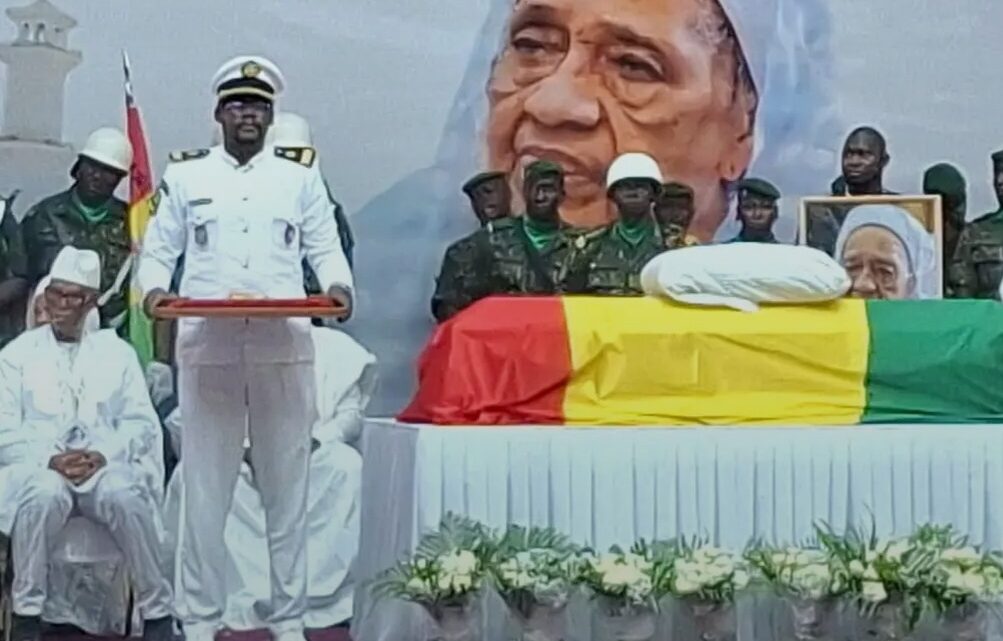 Guinée : Hadja Andrée Touré inhumée aux Cases Bellevue après un dernier hommage national
