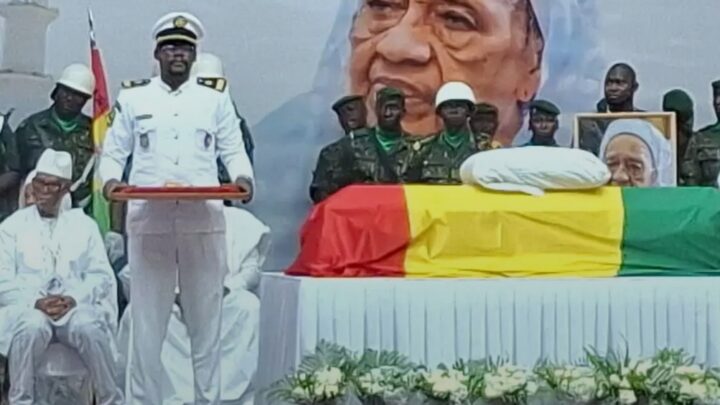 Guinée : Hadja Andrée Touré inhumée aux Cases Bellevue après un dernier hommage national