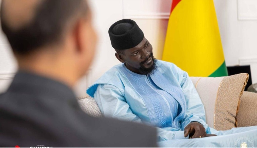 Mamadi Doumbouya reçoit des messages de félicitations de la France et du Maroc