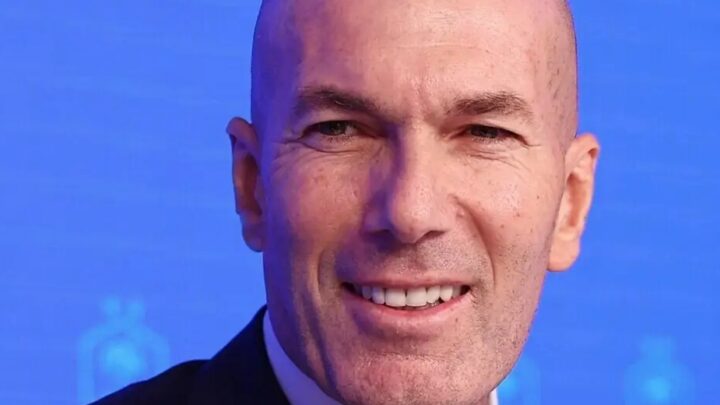 Zinédine Zidane officiellement à la tête des Bleus : une présentation historique sous les projecteurs