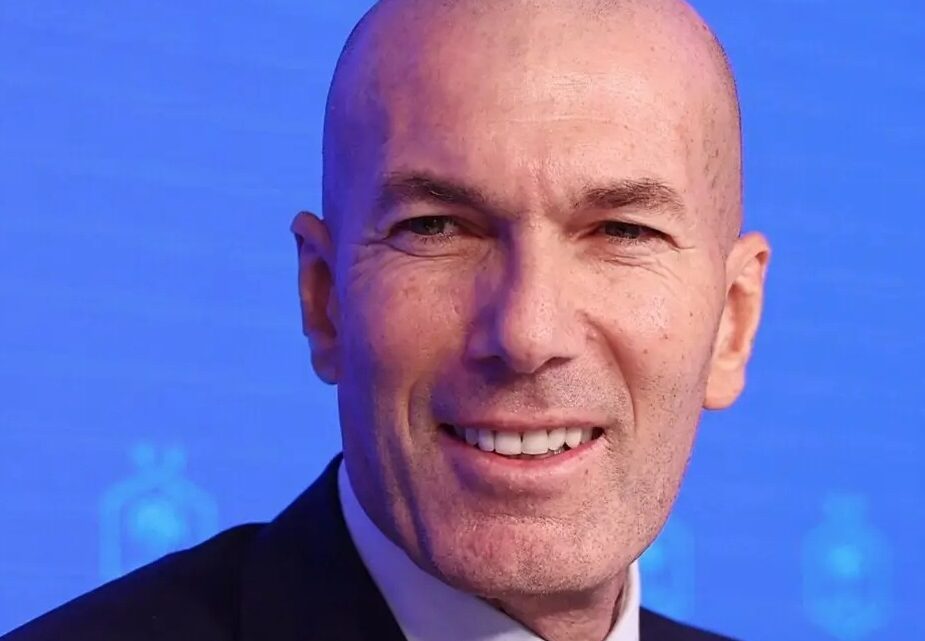 Zinédine Zidane officiellement à la tête des Bleus : une présentation historique sous les projecteurs