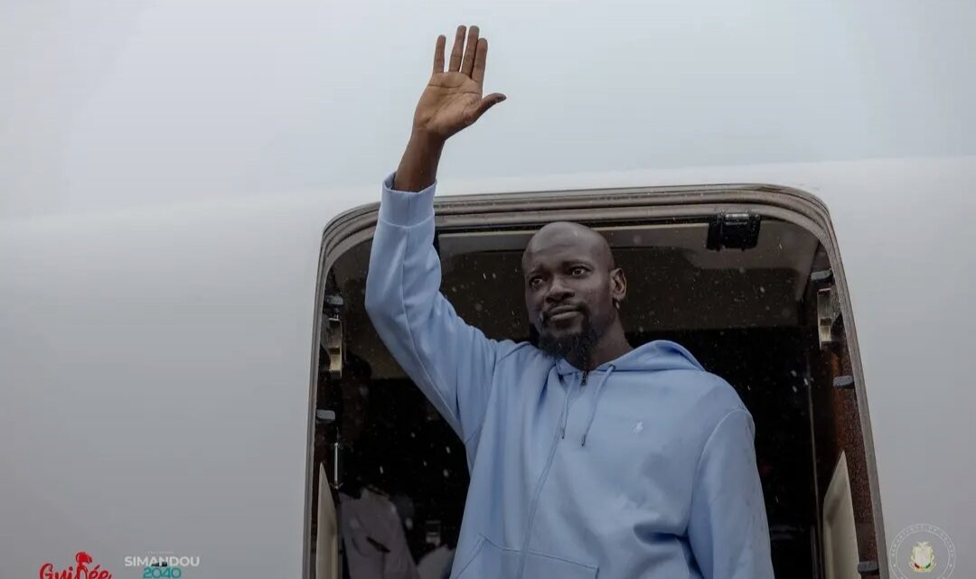 Mamadi Doumbouya en congé annuel : le président guinéen s&rsquo;envole pour la Grèce avec sa famille