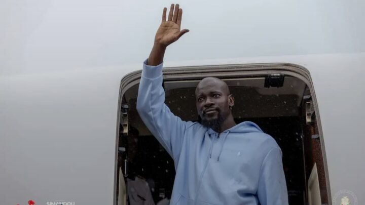 Mamadi Doumbouya en congé annuel : le président guinéen s&rsquo;envole pour la Grèce avec sa famille