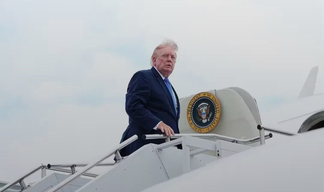 Menaces iraniennes : Donald Trump aurait été caché dans un conteneur pour changer d’avion