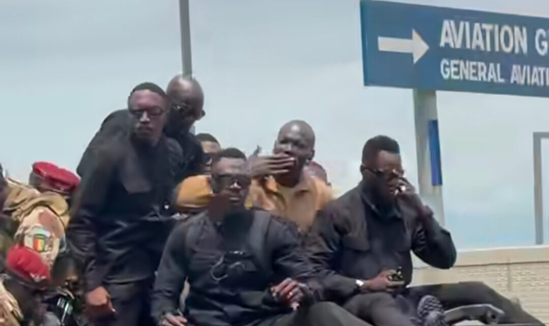 Mamadi Doumbouya de retour à Conakry après ses congés en Grèce
