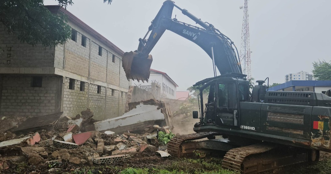Maison centrale de Conakry : le début de la démolition marque la fin d’une page d’histoire