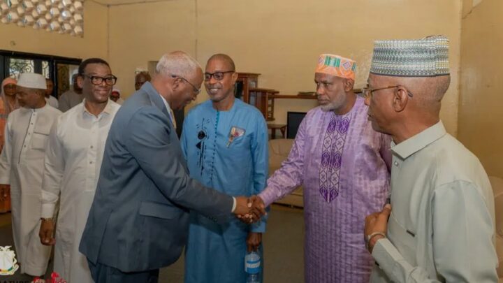 Décès de Hadja Hawaou Diallo : Amadou Oury Bah présente les condoléances du Gouvernement