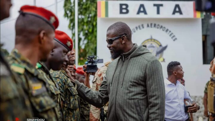 Guinée : Mamadi Doumbouya au camp Alpha Yaya Diallo et à Dar es-Salam