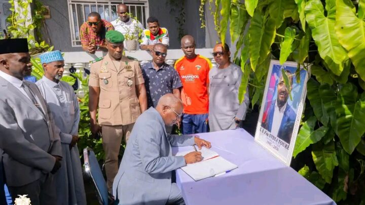 Obsèques de Sidya Touré : Bah Oury plaide pour une inhumation en Guinée