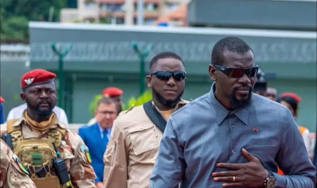 Mamadi Doumbouya de retour en Guinée après sa visite en Côte d’Ivoire