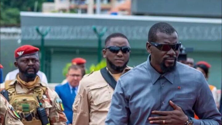 Mamadi Doumbouya de retour en Guinée après sa visite en Côte d’Ivoire