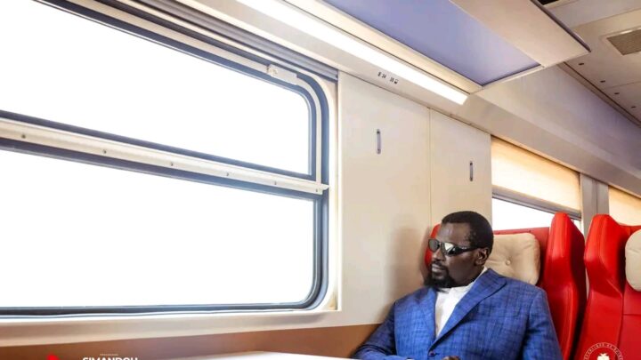 Mamadi Doumbouya inaugure le train de voyageurs du Transguinéen