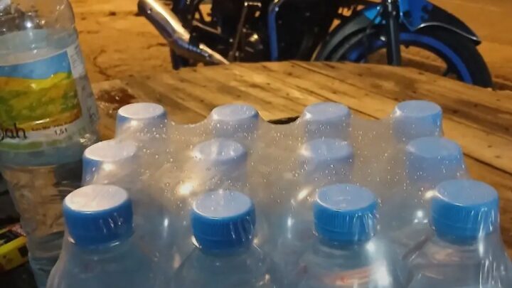 Eau conditionnée : le gouvernement fixe de nouveaux prix plafonds en Guinée