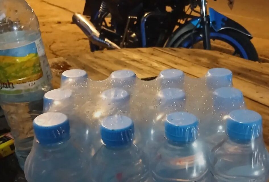 Eau conditionnée : le gouvernement fixe de nouveaux prix plafonds en Guinée