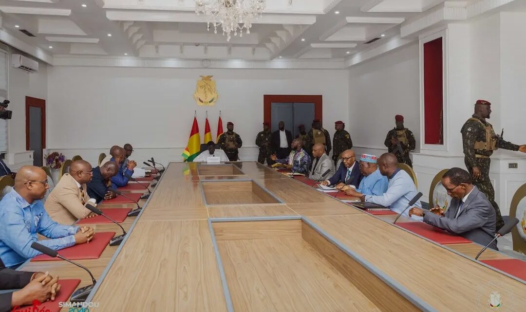 Mamadi Doumbouya reçoit les membres du Conseil supérieur de la magistrature pour réaménager les juridictions