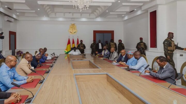 Mamadi Doumbouya reçoit les membres du Conseil supérieur de la magistrature pour réaménager les juridictions