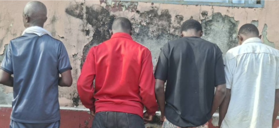 Conakry : quatre suspects présentés à la police pour des vols de véhicules