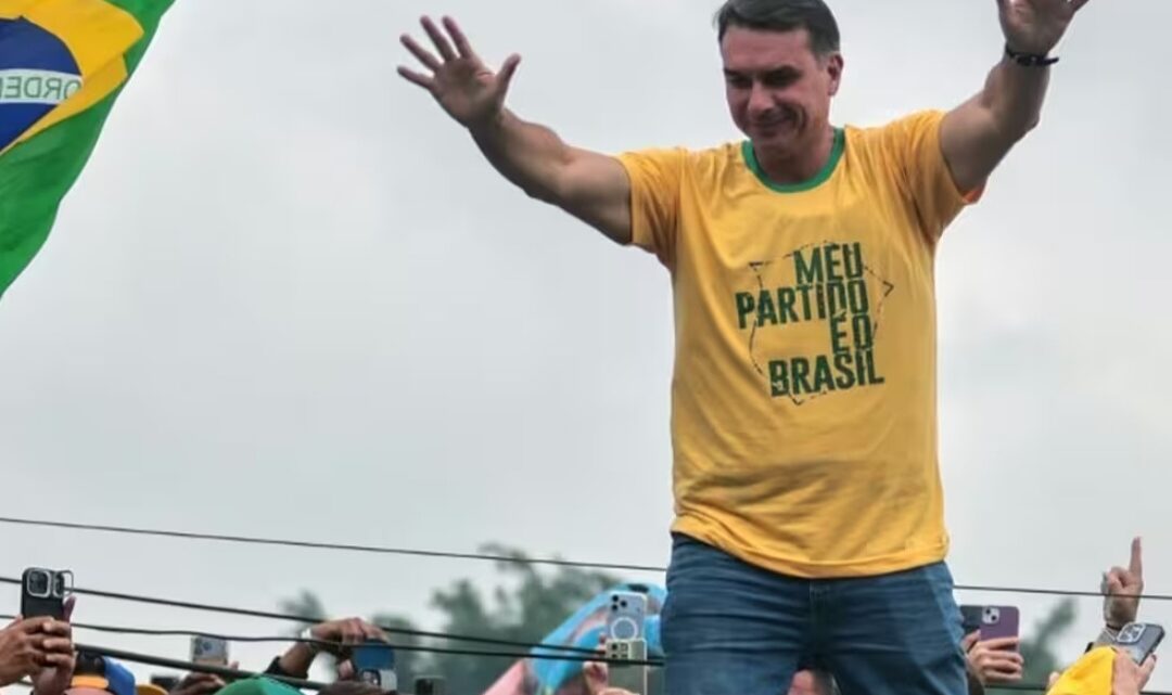 Brésil : Flavio Bolsonaro, l’héritier de l’extrême droite qui veut conquérir le pouvoir