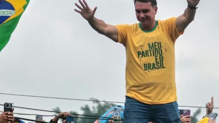 Brésil : Flavio Bolsonaro, l’héritier de l’extrême droite qui veut conquérir le pouvoir